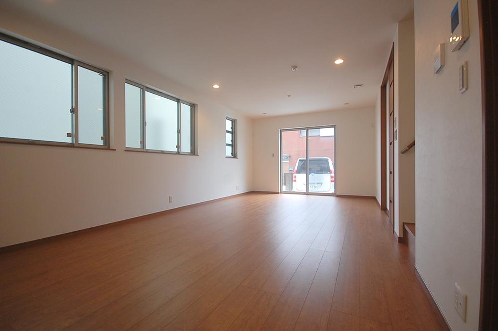 Same specifications photos (living). Example of construction