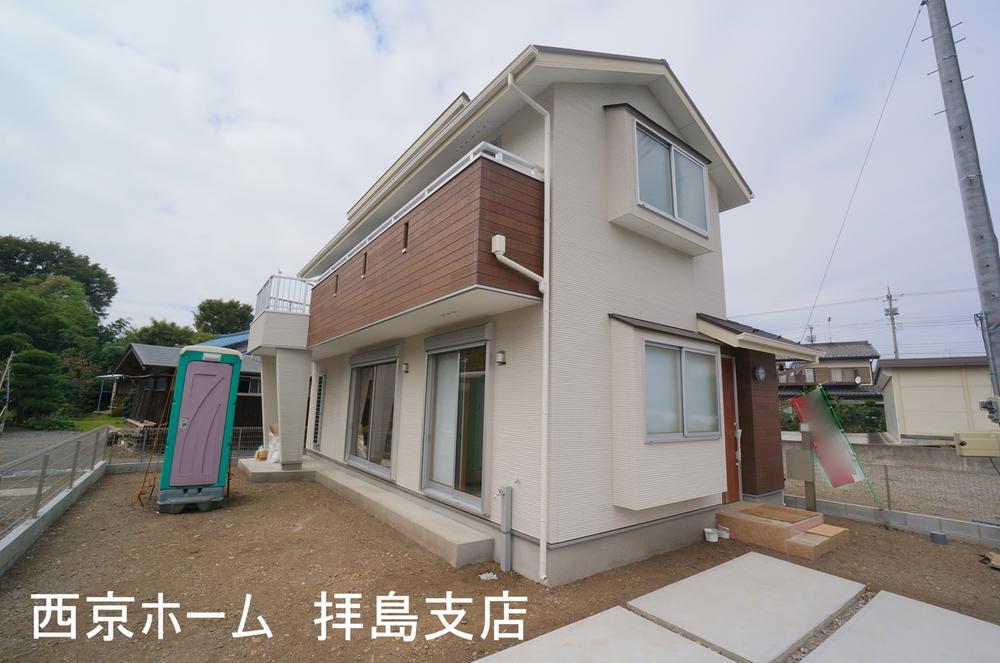 Local photos, including front road. appearance