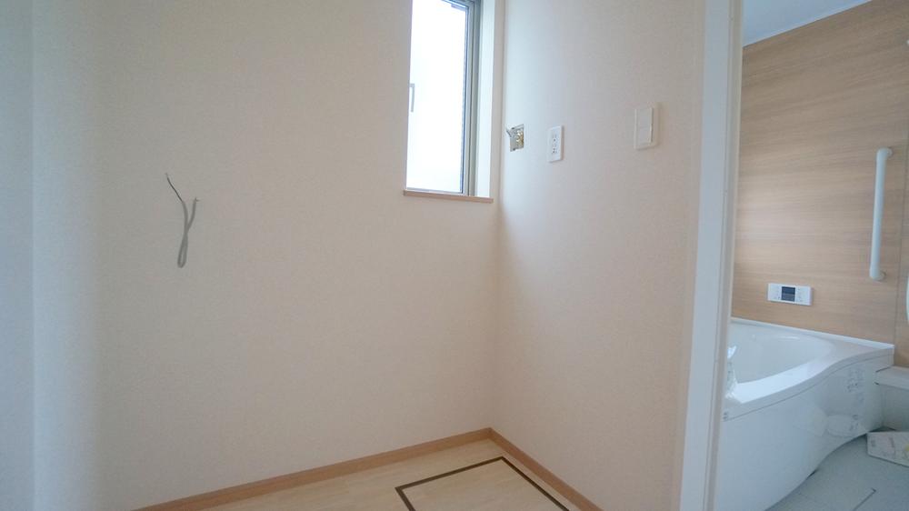 Wash basin, toilet. Washroom