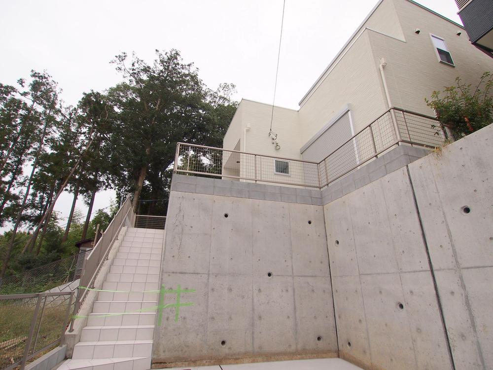 Local photos, including front road. appearance Day in the hill preeminent