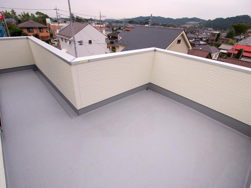 Balcony. Spacious balcony