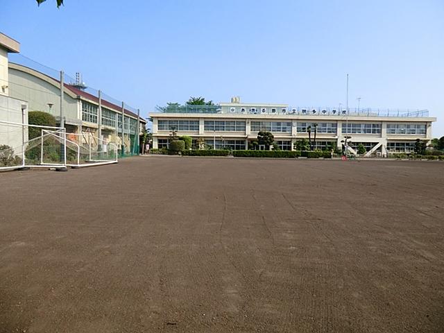 Junior high school. Akiruno beginning of fall 569m to multi-junior high school