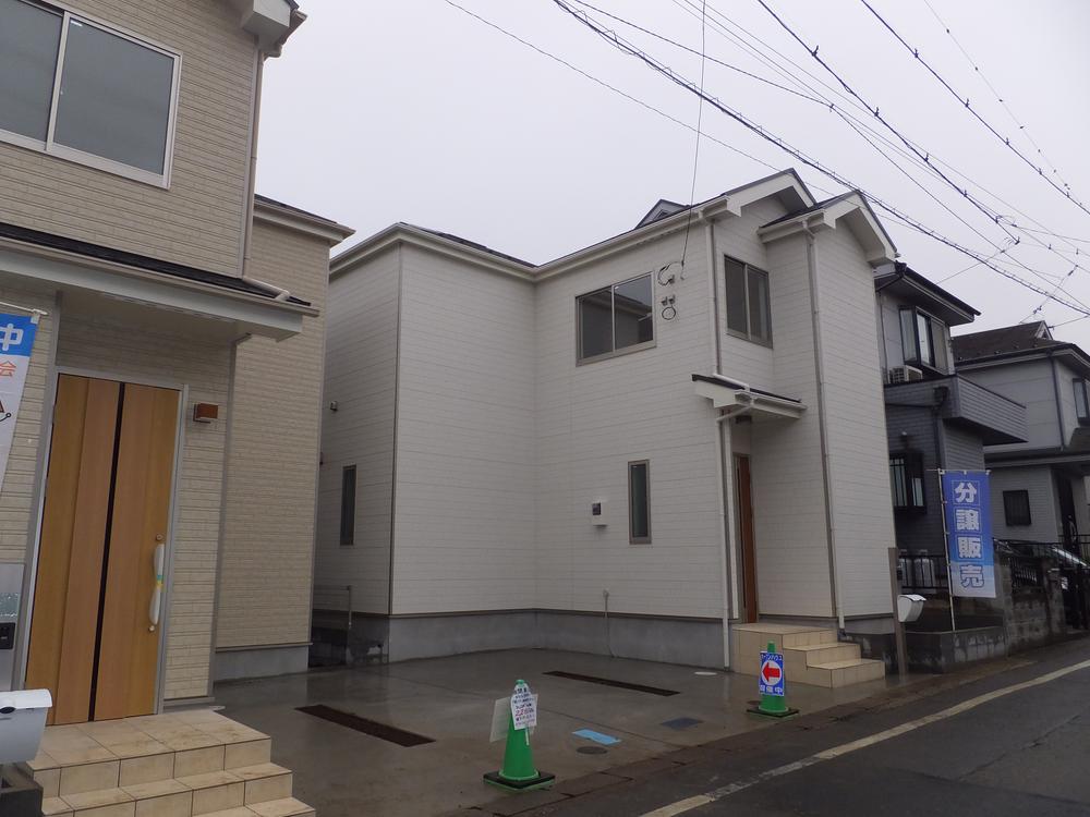 Local appearance photo. Local (12 May 2013) Shooting