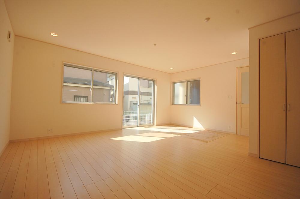 Same specifications photos (living). Example of construction