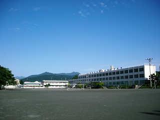 Primary school. Akiruno Municipal Mashito to elementary school 613m