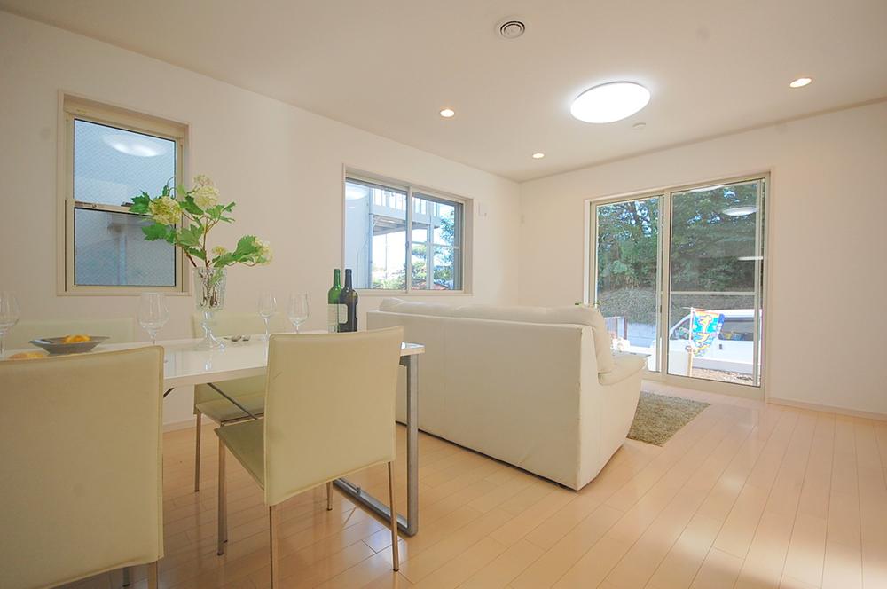 Same specifications photos (living). Same specifications living