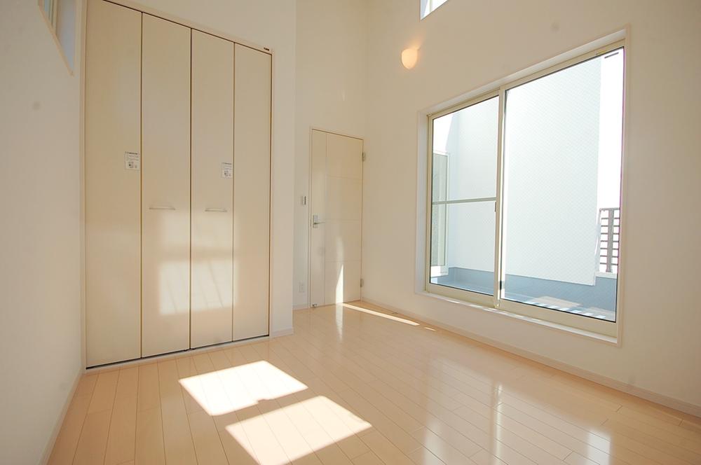 Same specifications photos (Other introspection). Same specifications Western-style