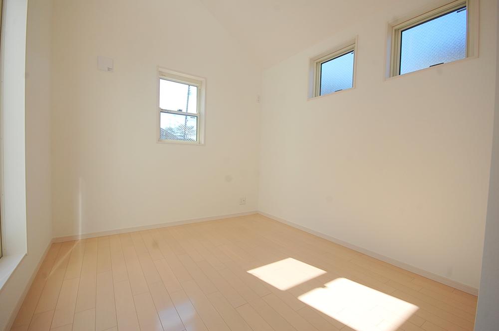 Same specifications photos (Other introspection). Same specifications Western-style