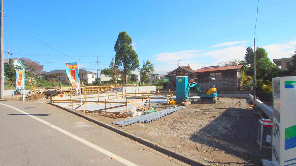 Local photos, including front road. Local (11 May 2013) Shooting