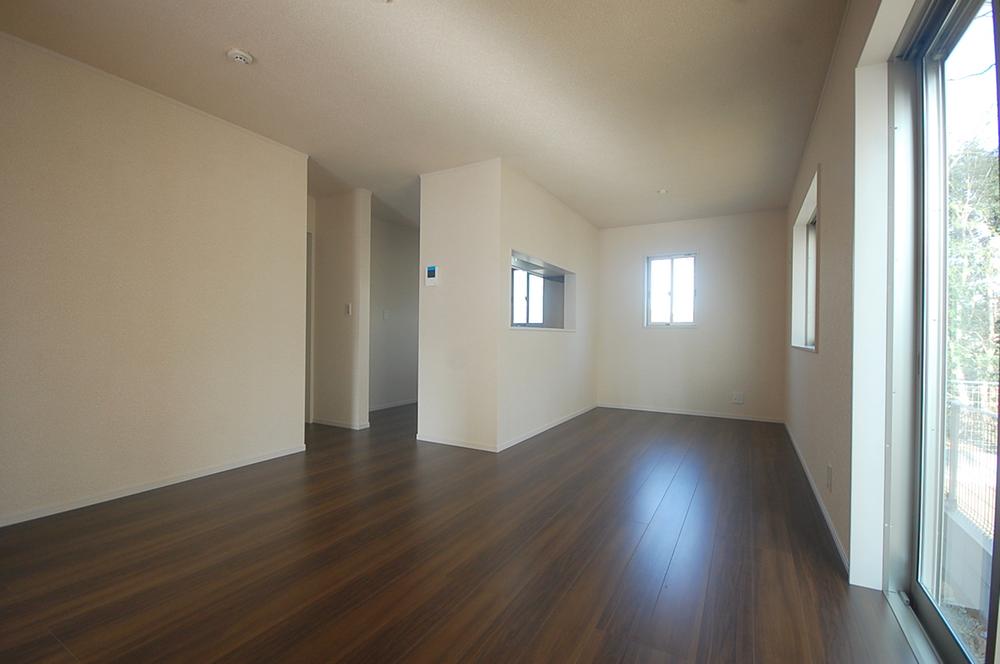 Same specifications photos (living). (Building 2) same specification