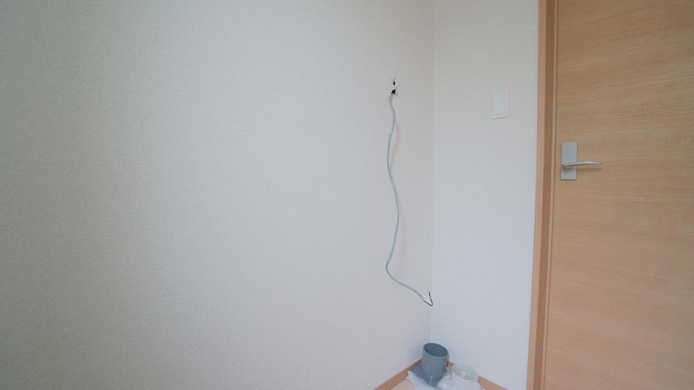 Wash basin, toilet. Washroom