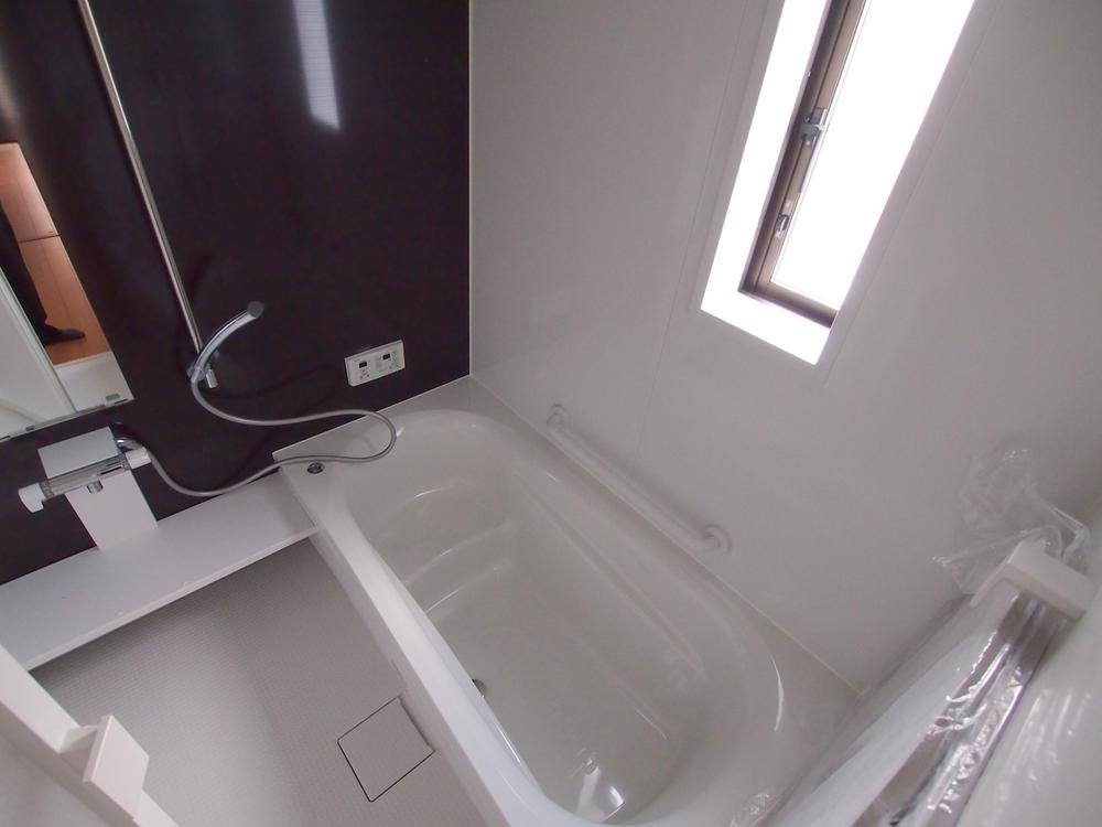 Same specifications photo (bathroom). Bathroom same specifications