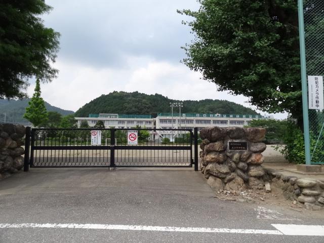 Junior high school. Akiruno Municipal Itsukaichi until junior high school 1370m