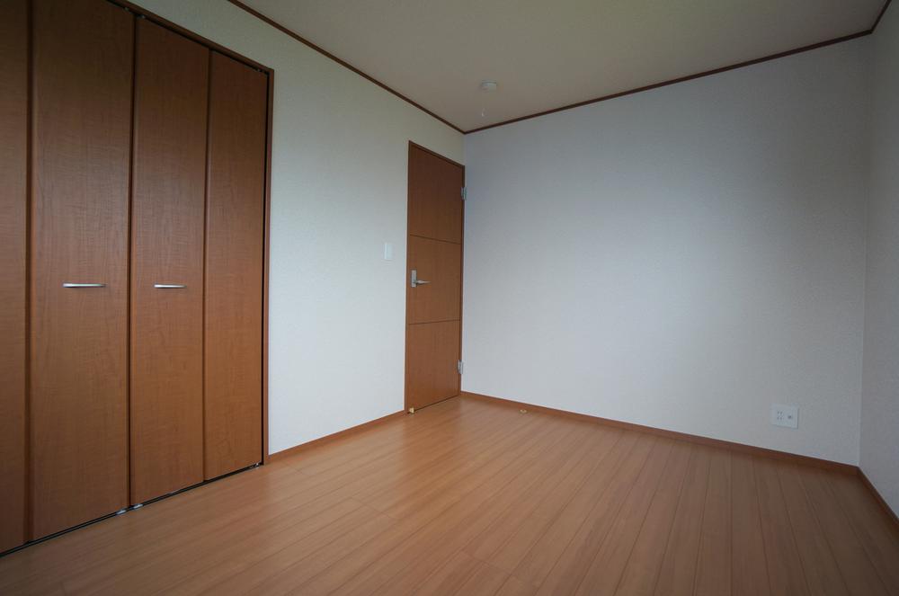 Non-living room. Same specifications