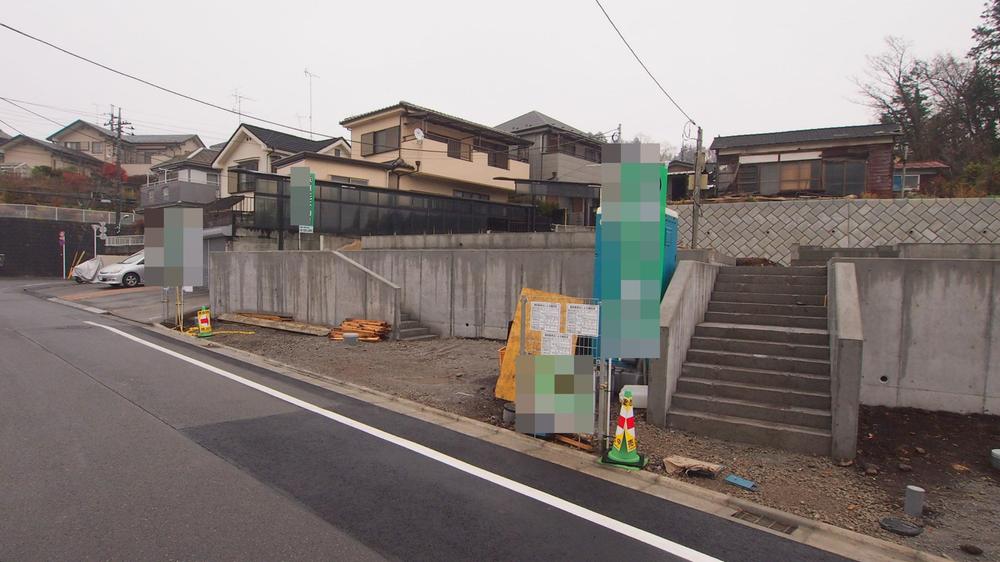 Local photos, including front road. Local (12 May 2013) Shooting