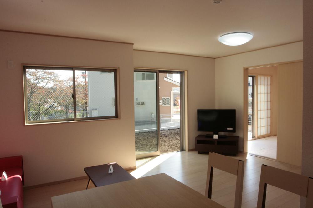 Same specifications photos (living)