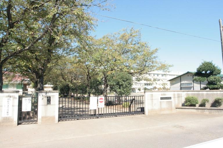 Junior high school. 990m to City West Junior High School