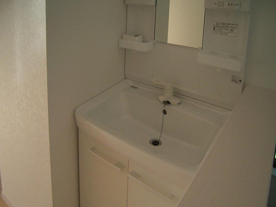 Wash basin, toilet. Indoor (March 2013) Shooting