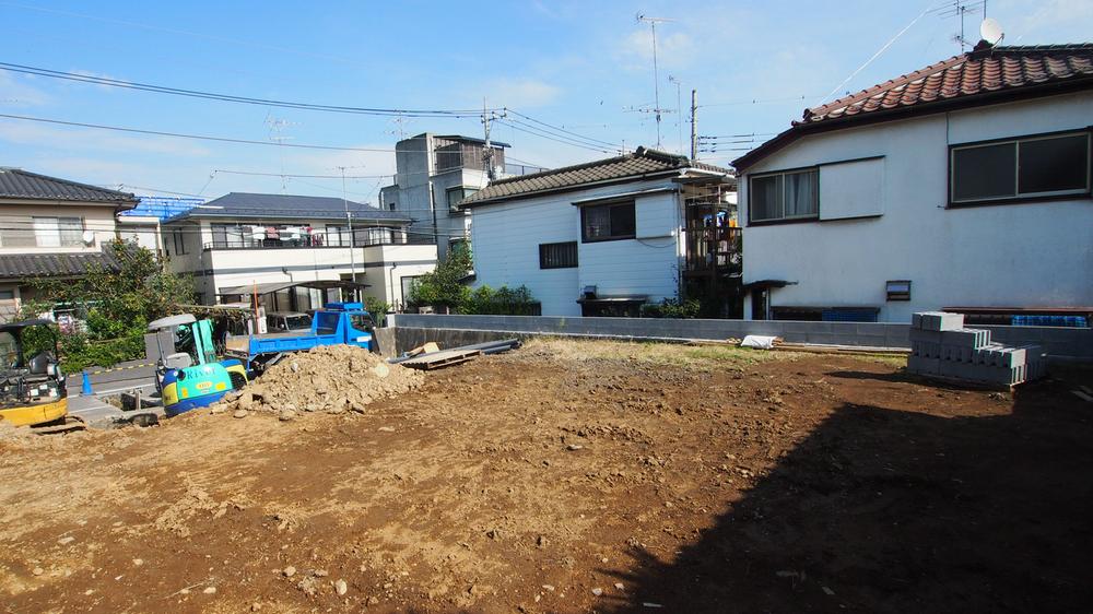 Local appearance photo. Current state November shooting