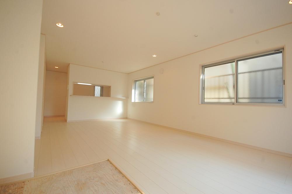 Same specifications photos (living). Example of construction