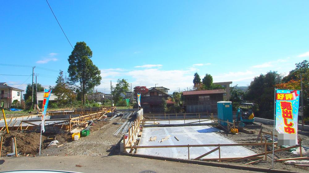 Local photos, including front road. Local (11 May 2013) Shooting