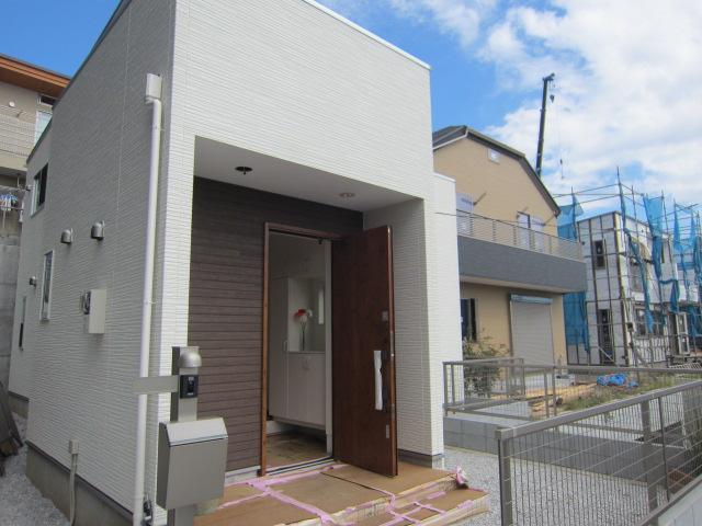 Local appearance photo. Local (10 May 2013) Shooting