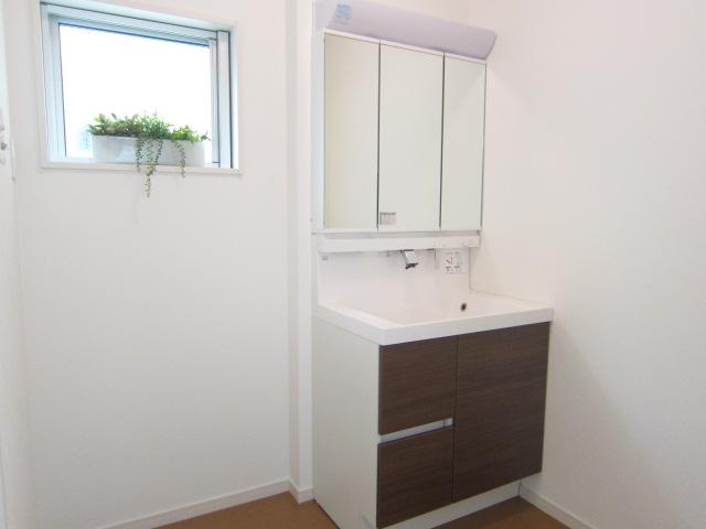 Wash basin, toilet. Indoor (10 May 2013) Shooting