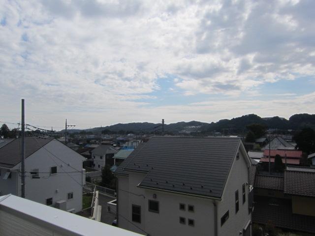 View photos from the dwelling unit. View from the site (October 2013) Shooting