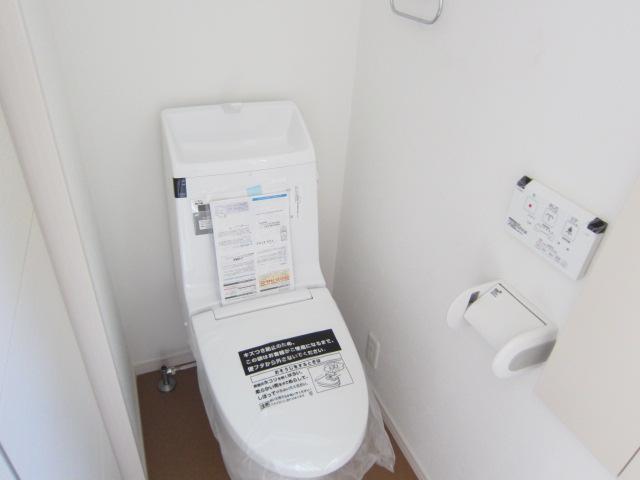 Toilet. Indoor (10 May 2013) Shooting