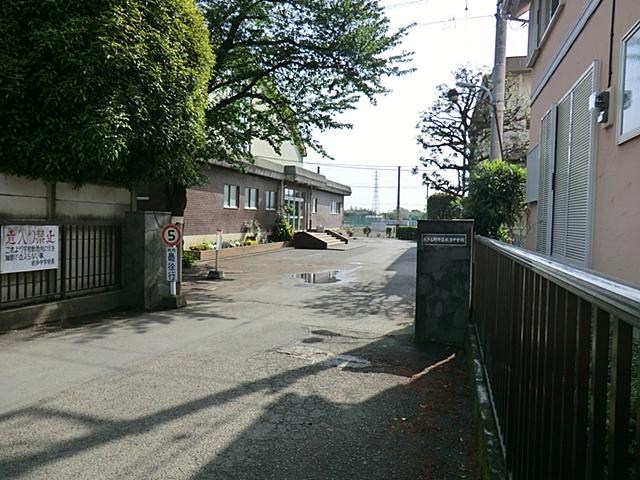 Junior high school. Akiruno beginning of fall 569m to multi-junior high school