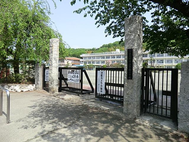 Primary school. Akiruno Municipal multi-up Nishi Elementary School 1582m