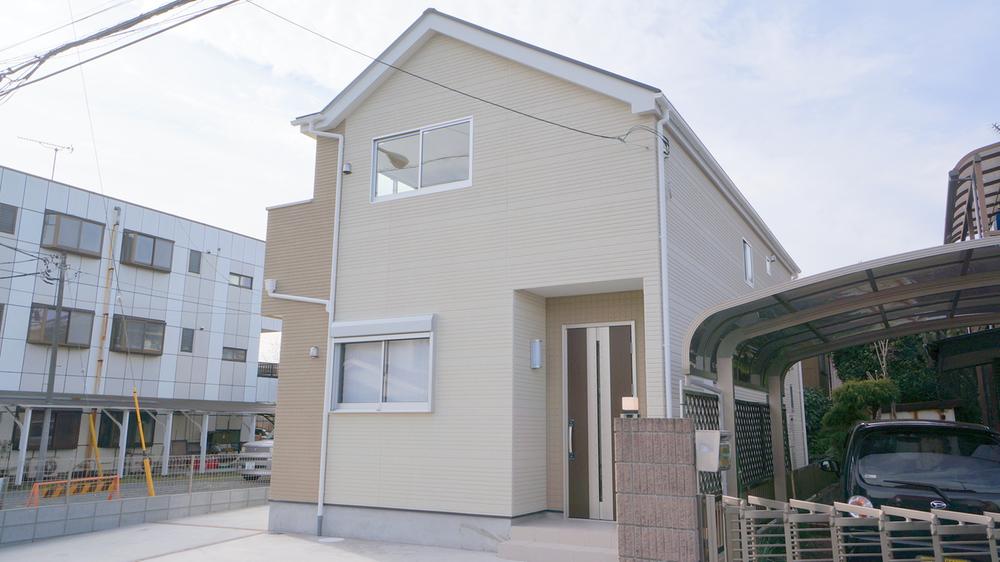 Local appearance photo. Local (12 May 2013) Shooting