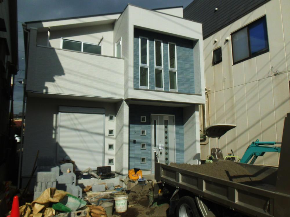 Local appearance photo. Local (11 May 2013) Shooting