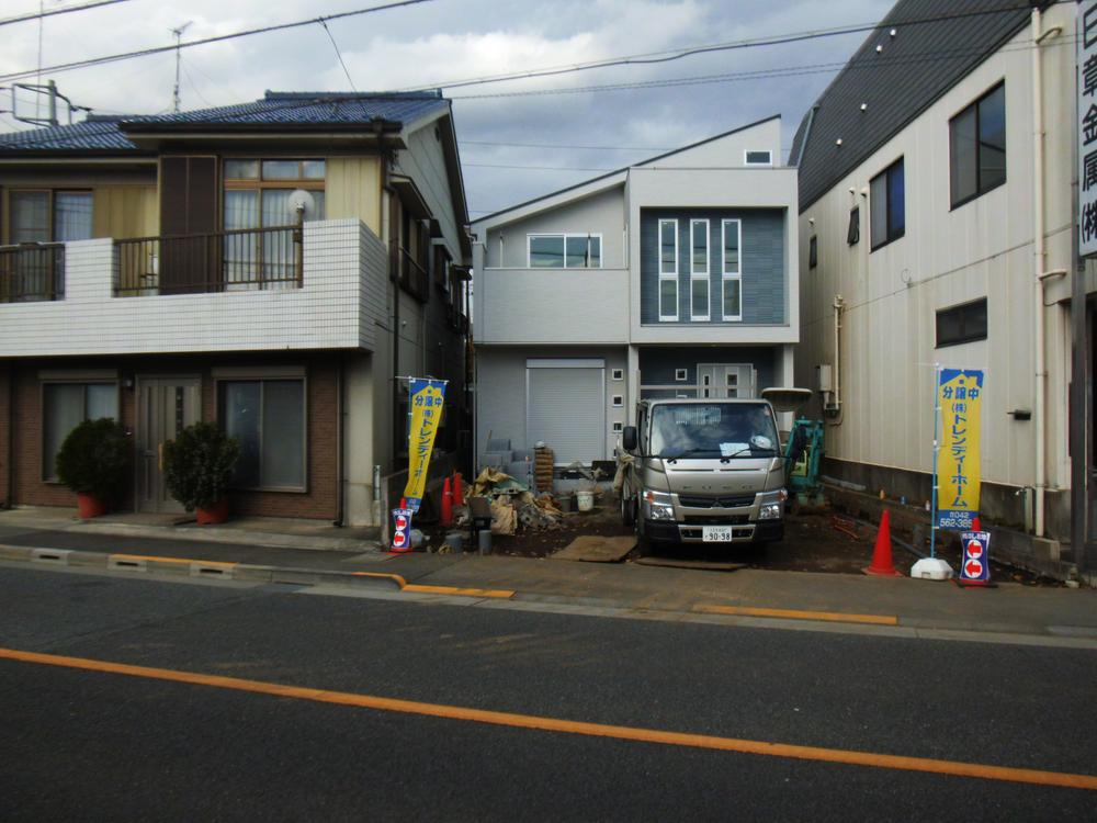 Local photos, including front road. Local (11 May 2013) Shooting