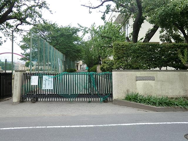 Junior high school. Akishima 1086m to stand Fukushima junior high school