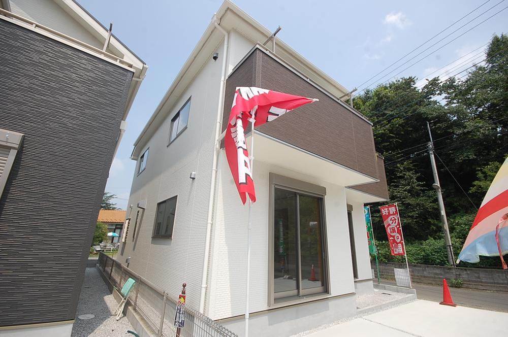 Local appearance photo. Local shooting