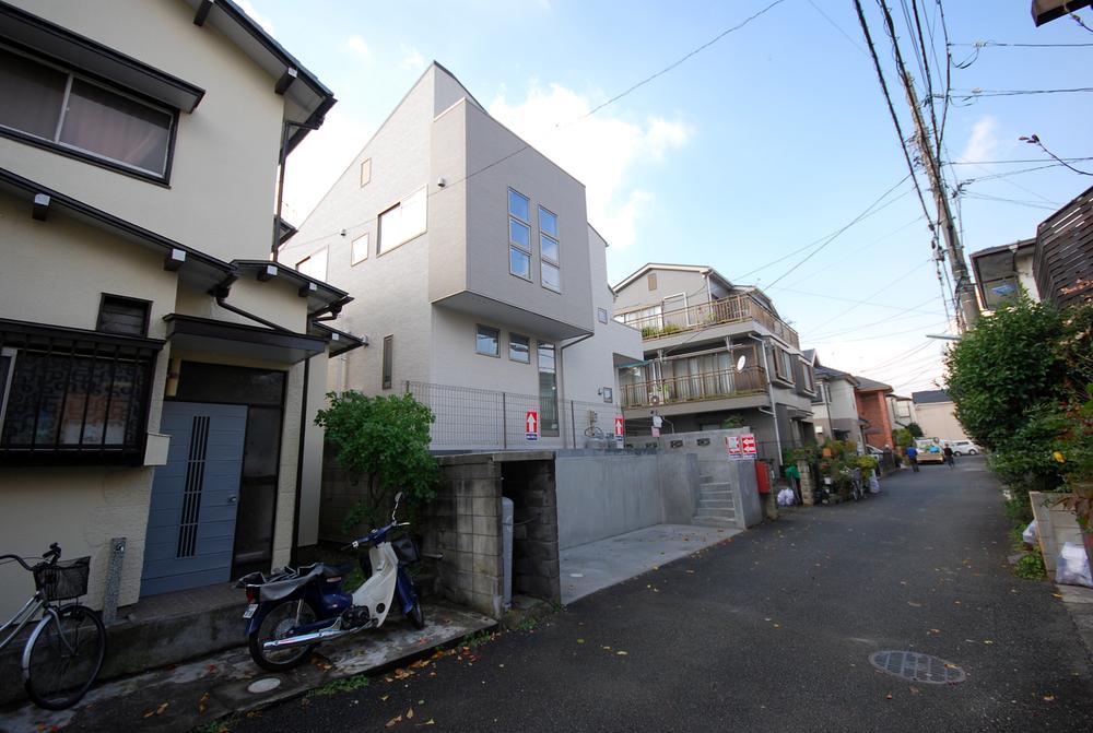 Local photos, including front road. Local (11 May 2013) Shooting