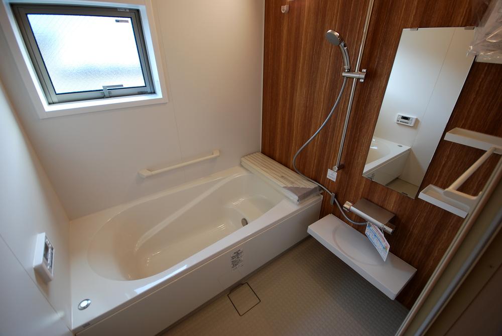 Bathroom. Local (11 May 2013) Shooting