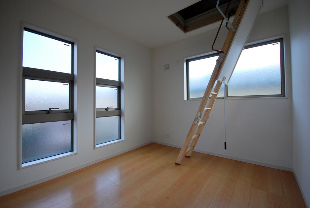 Non-living room. Local (11 May 2013) Shooting