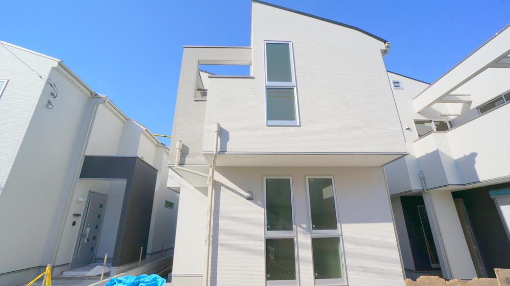 Local appearance photo. Local shooting