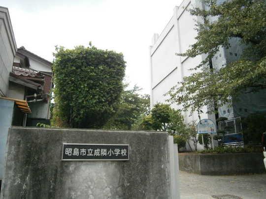 Primary school. Narutonari until elementary school 745m Narutonari elementary school A 10-minute walk (about 745m)