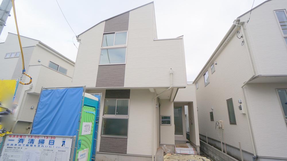 Local appearance photo. Local shooting