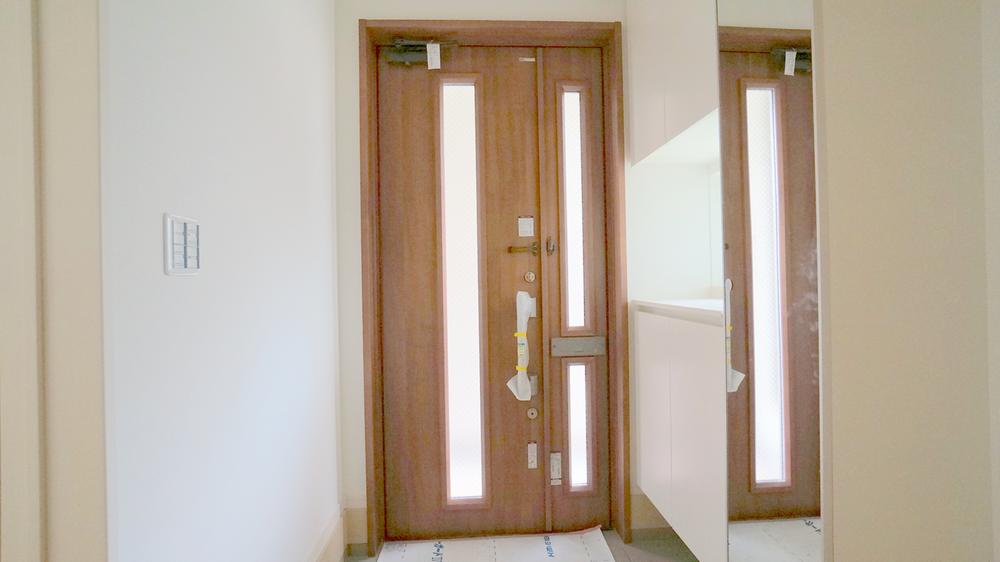 Same specifications photos (Other introspection). Entrance