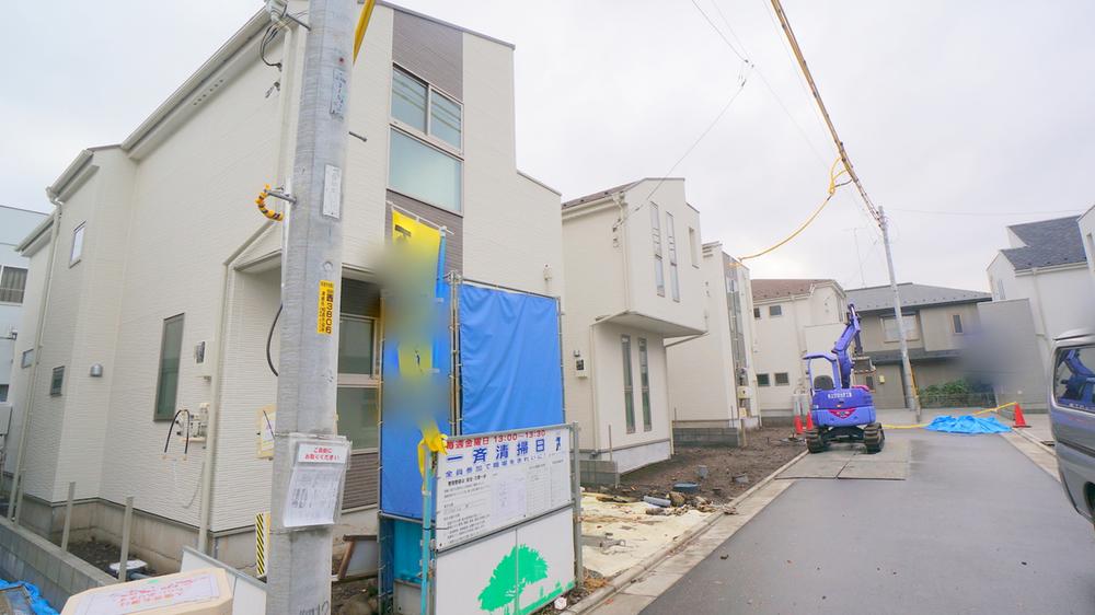 Local photos, including front road. Local shooting