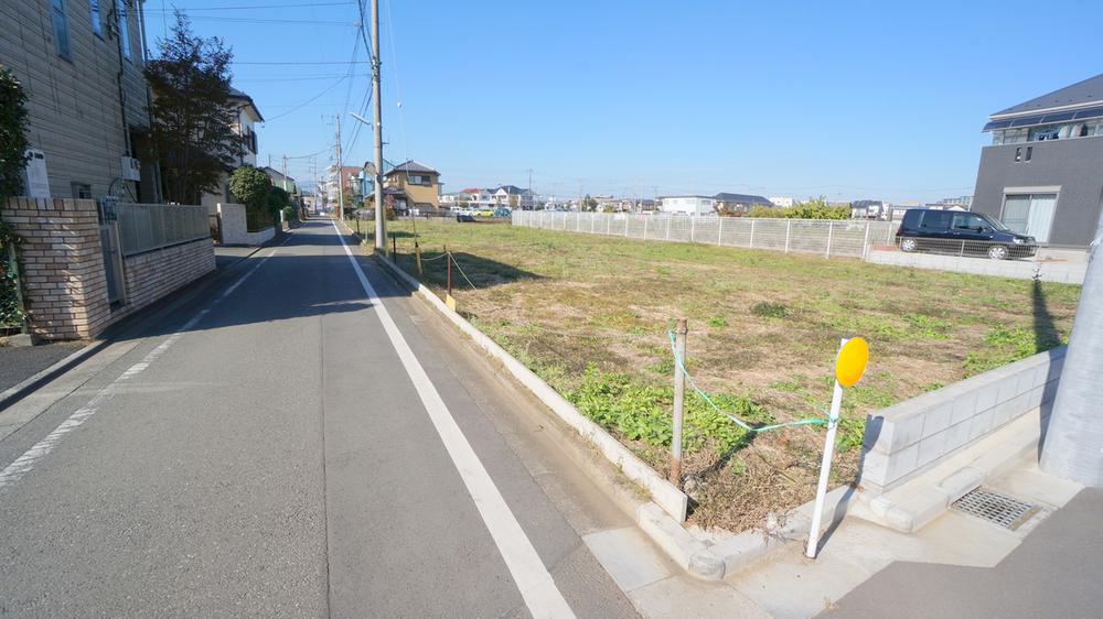 Local photos, including front road. Local shooting