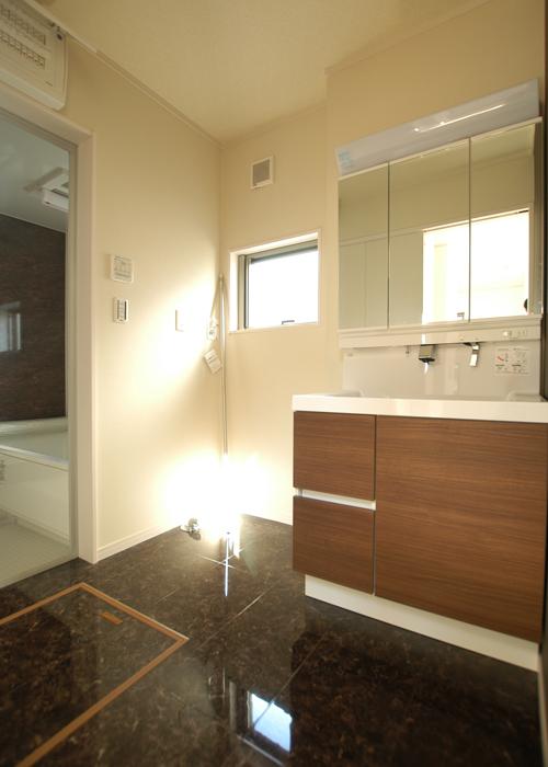 Wash basin, toilet. Indoor (12 May 2013) Shooting