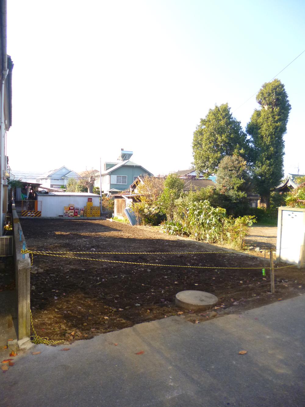 Local photos, including front road. Local (12 May 2013) Shooting