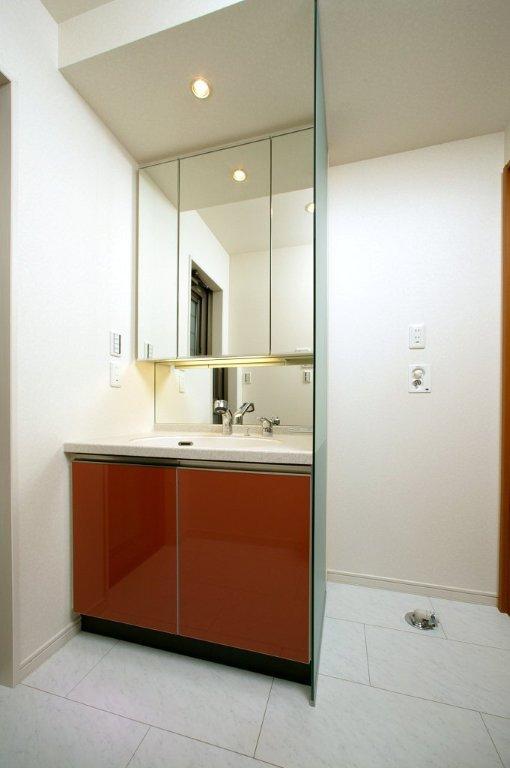 Wash basin, toilet. Example of construction