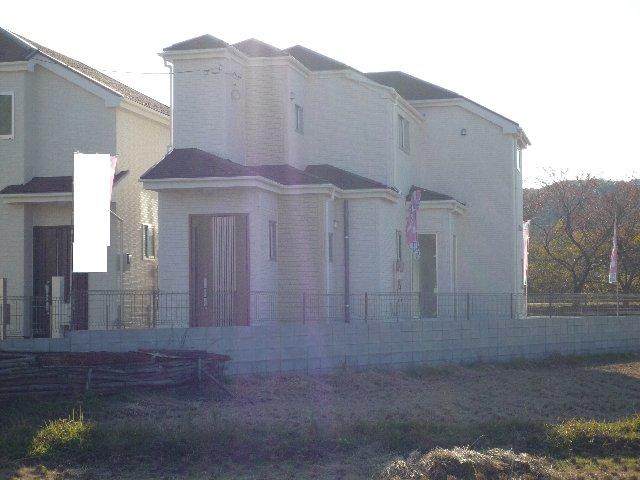 Local photos, including front road. Local (11 May 2013) Shooting 6 Building