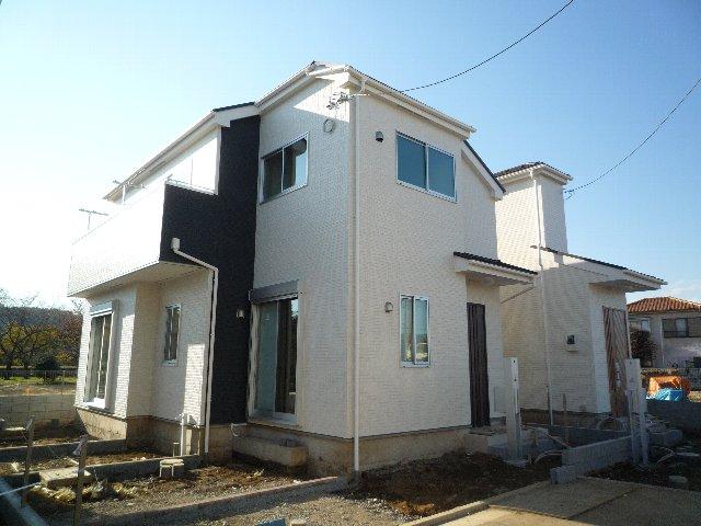 Local photos, including front road. Local (11 May 2013) Shooting